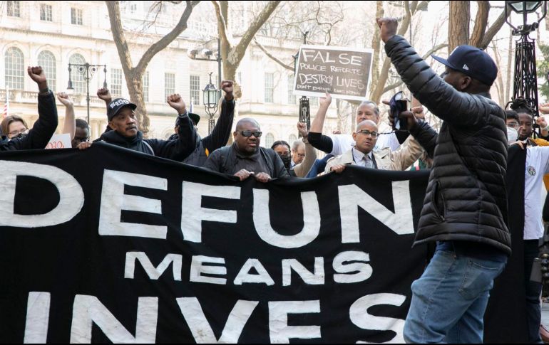 Los defensores de las personas sin hogar también se hicieron presentes, y criticaron  