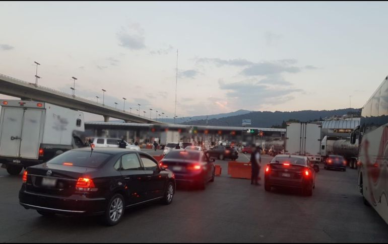 Cuentos de conductores se han visto afectados por el bloqueo en la carretera México-Cuernavaca. ESPECIAL