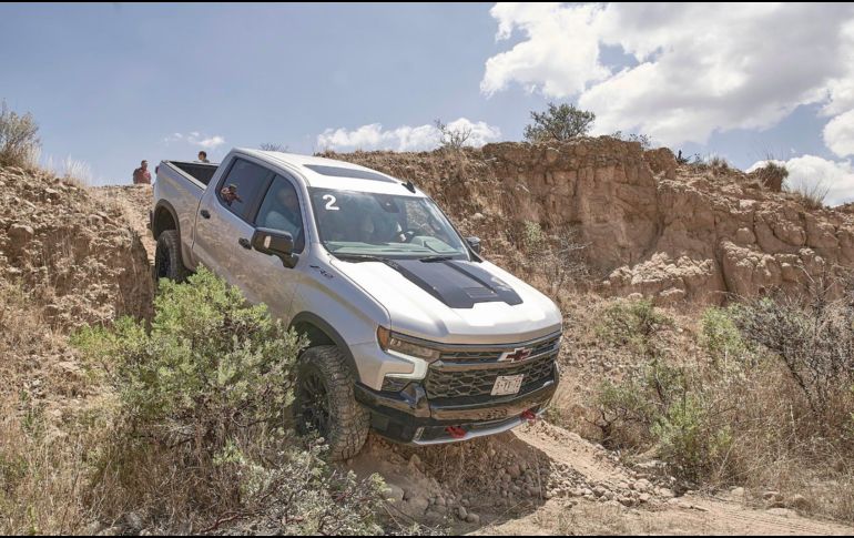 Así sorteamos los difíciles caminos en lo que sería el hábitat natural de esta Cheyenne con kit ZR2. ESPECIAL/Chevrolet