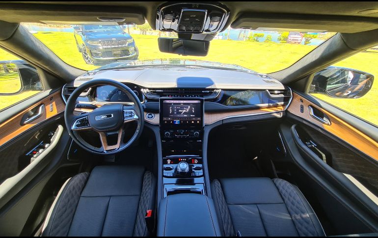 Piel de primera calidad, madera auténtica, audio McIntosh y una larga lista de amenidades, encontramos en esta nueva Grand Cherokee. EL INFORMADOR/M. Castillo