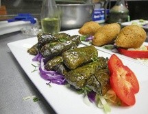 Hojas de parra. Rellenas de arroz, son un magnífico entremés. El Informador/ F. González