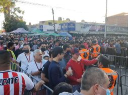 CAOS. Foto tomada a 15 minutos de que inicie el partido. EL INFORMADOR