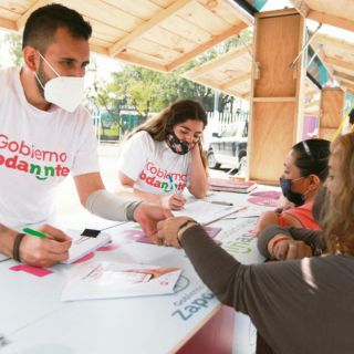 Zapopan entrega créditos a mujeres