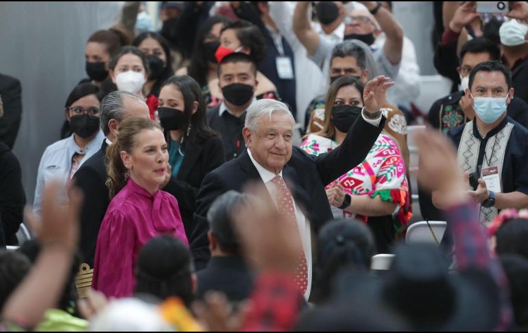 López Obrador agradece a los ingenieros militares que fueron los que llevaron a cabo el AIFA, así como a los pobladores de los municipios de alrededor. SUN / J. Boites