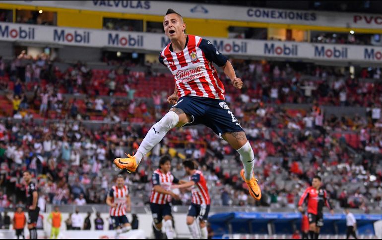 Roberto Alvarado será uno de los representantes de Chivas en la eliminatoria mundialista. IMAGO7