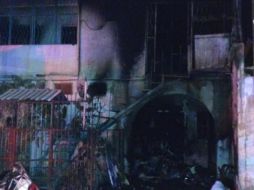 Tres personas fueron rescatados por las autoridades, sin embargo, tras sofocar las llamas, los oficiales localizaron los cuerpos sin vida de un hombre y una mujer, ambos adultos, quienes al parecer fallecieron por inhalación de humo. ESPECIAL