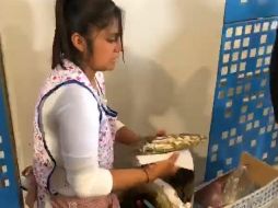 Una vendedora de tlayudas ingresó al nuevo Aeropuerto Internacional Felipe Ángeles (AIFA) el día de la inauguración. ESPECIAL