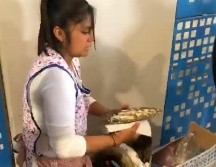 Una vendedora de tlayudas ingresó al nuevo Aeropuerto Internacional Felipe Ángeles (AIFA) el día de la inauguración. ESPECIAL