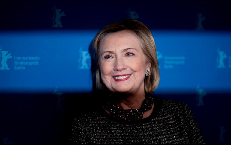 Hillary Clinton exhortó a la gente a que se aplique su esquema de vacunación anticovid, así como su refuerzo. EFE/ARCHIVO