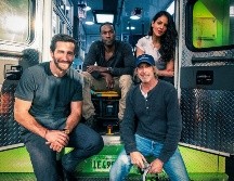 Michael Bay con los protagonistas de 