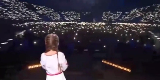 Viral: Amelia znów poruszyła świat, grając na koncercie hymn Ukrainy
