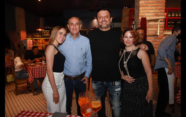 Isabella Marti, Enrique Marti, Alejandro Barrios y Miroslava Martín. GENTE BIEN JALISCO/Antonio Martínez