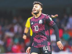 Solitario. El delantero Alexis Vega sería el único futbolista de Chivas que podría ser tomado en cuenta en la convocatoria final de Gerardo Martino. Imago7