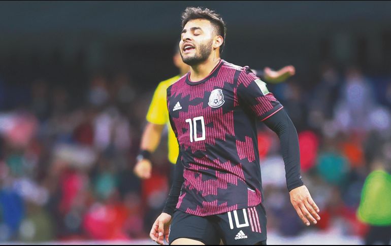 Solitario. El delantero Alexis Vega sería el único futbolista de Chivas que podría ser tomado en cuenta en la convocatoria final de Gerardo Martino. Imago7