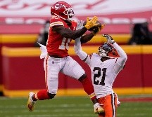 En algún momento Tyreek Hill aseguró que ganaría siete anillos de campeón con los Chiefs, sin embargo a partir de la próxima campaña su lugar estará en Miami. AP / ARCHIVO