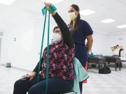 El IMSS ofrece a derechohabientes un programa de rehabilitación integral para manejo de secuelas. ESPECIAL