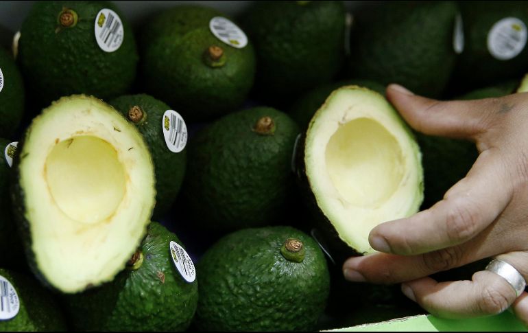Entre los genéricos cuyos precios reportaron las mayores alzas destacan frutas y verduras, como la cebolla, con un aumento anual de 151.76%; aguacate, 89.36%; chile serano, 59.41%; y chile poblano, 42.83%. EFE / ARCHIVO