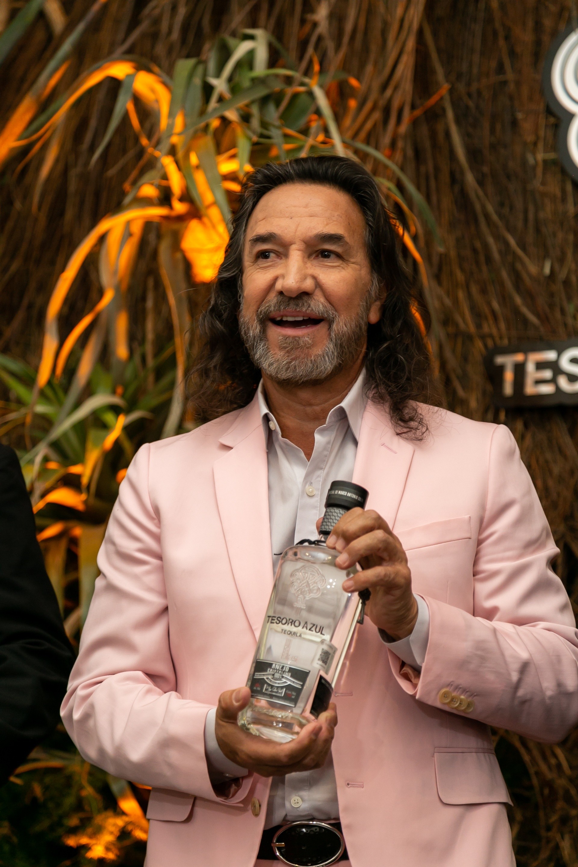 Sociales Marco Antonio Solís presenta el tequila Tesoro Azul El