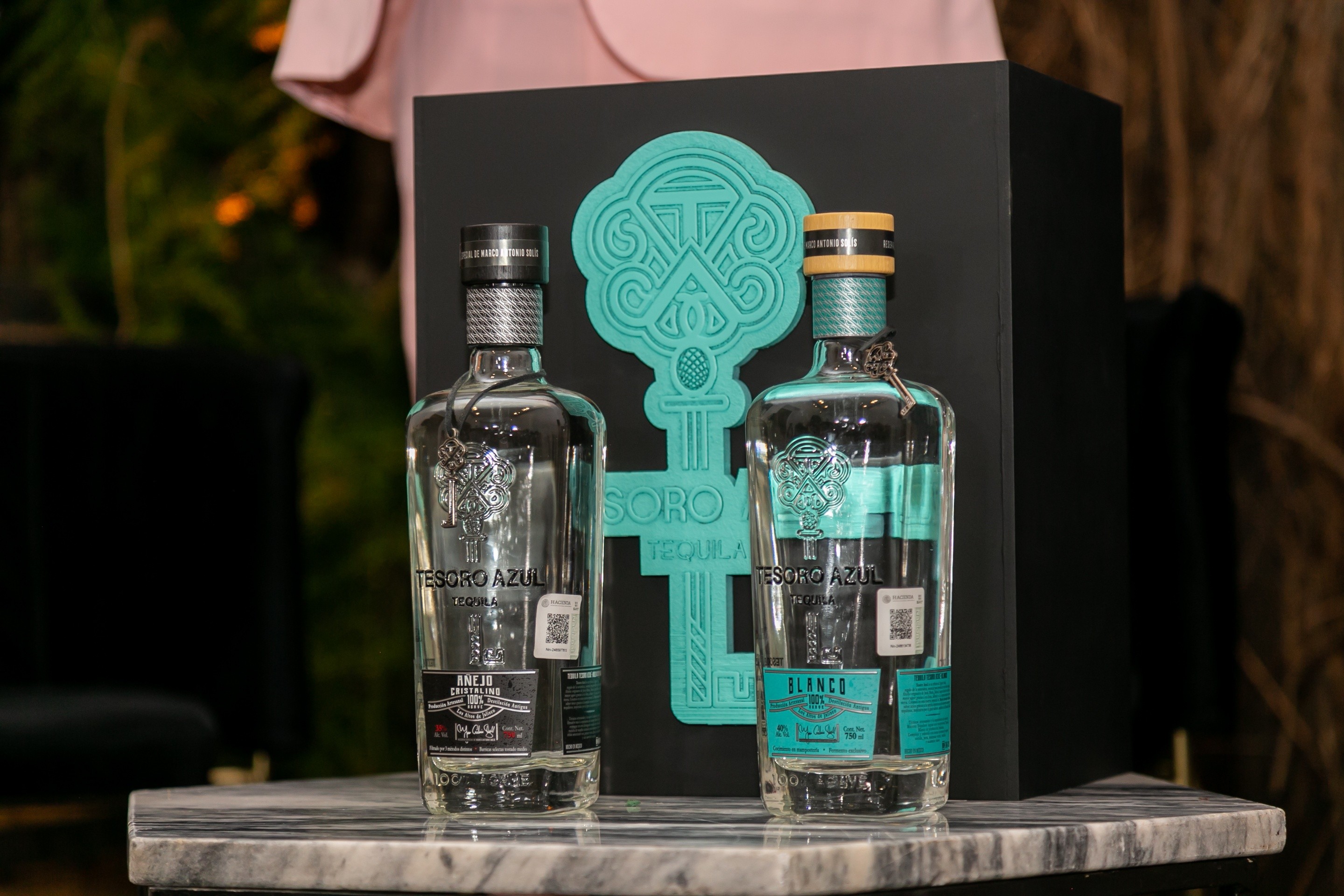 Sociales Marco Antonio Solís presenta el tequila Tesoro Azul El