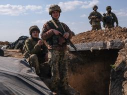 Un mes de combates y bombardeos no han conseguido doblegar la resistencia de Ucrania. EFE/S. Suna