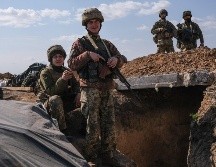 Un mes de combates y bombardeos no han conseguido doblegar la resistencia de Ucrania. EFE/S. Suna