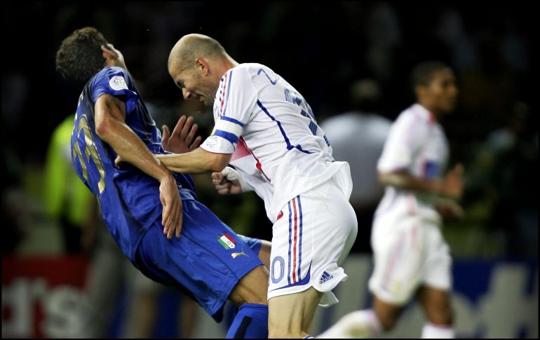 Una de las imágenes más recordadas de aquel partido fue el cabezazo de Zinedine Zidane a Marco Materazzi, en la final del Mundial de Alemania 2006. AP / P. Schols