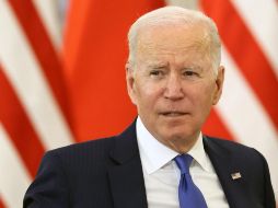 Durante su visita, Biden conversó con varios refugiados ucranianos, abrazó a una mujer y cogió en brazos a una niña. EFE / M. Obara