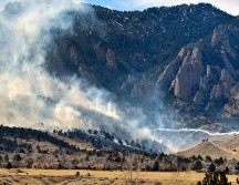 El fuego inició cerca de las 3:00 de la tarde de este sábado. AP/H. Richardson