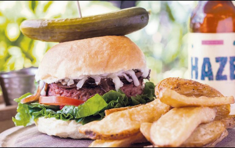 Vegan Bistro. La deliciosa hamburguesa que encuentras en Calabacitas Tiernas Bistro. ESPECIAL