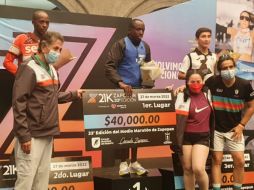 El keniata Gititu Robert Gaitho se llevó los máximos honores al cruzar la meta con un tiempo oficial de una hora, tres minutos y 36 segundos. EL INFORMADOR / M. Navarro