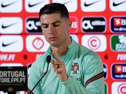 Cristiano Ronaldo aseguró que él decidirá hasta cuándo jugará ante los rumores de que el Mundial de Qatar 2022 podría ser el último, a sus 37 años. EFE / E. Silva