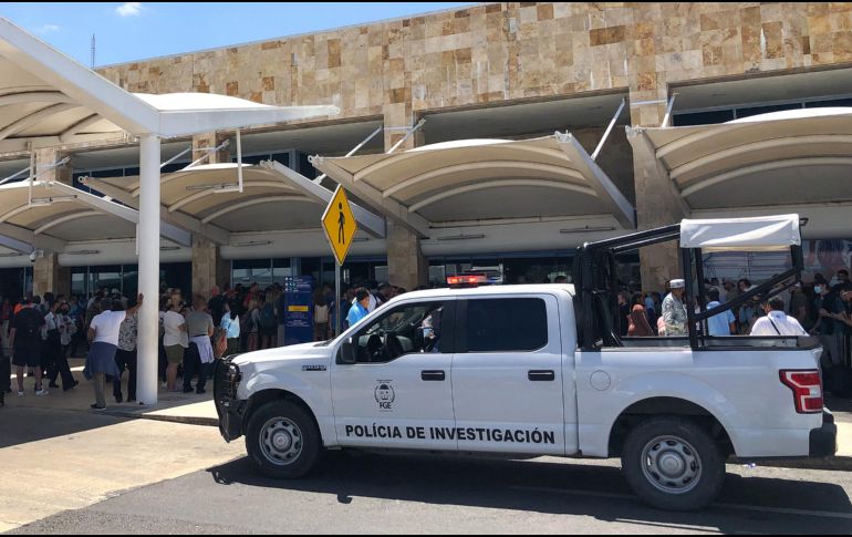 Fue el pasado mes de marzo cuando en redes sociales se reportó una presunta balacera al interior del Aeropuerto Internacional de Cancún. Poco después se informó que todo había sido una confusión. EFE / A. Zepeda