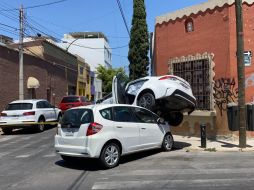 El accidente ocurrió en los cruces de la calle Reforma e Ignacio Ramírez. ESPECIAL /