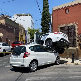 Chocan dos autos en Santa Teresita; muere una joven