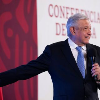 AMLO critica la "manía de intervenir" de partidos españoles Vox y PP