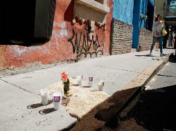 Fernanda murió tras ser atropellada en el cruce de Reforma e Ignacio Ramírez, en Santa Tere.  En la imagen, veladoras que colocaron las personas de la zona. EL INFORMADOR / G. GALLO