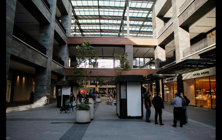 El Centro Comercial La Perla está ubicado en avenida Mariano Otero número 3000. EL INFORMADOR / ARCHIVO