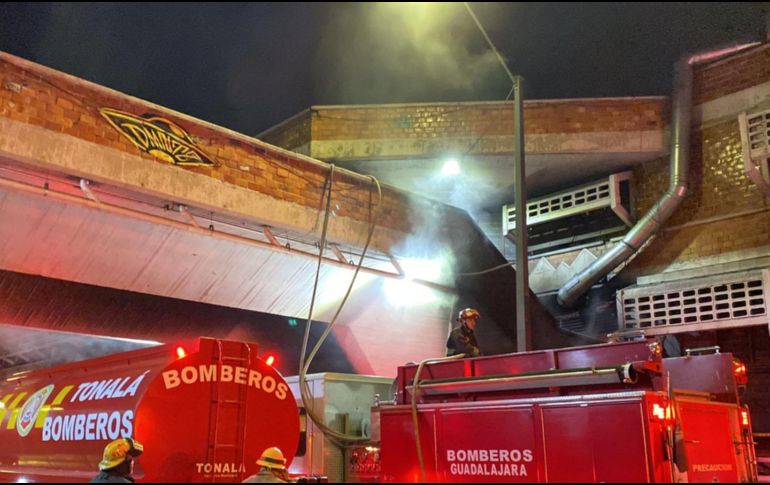 El incendio en el Mercado San Juan de Dios se registró esta madrugada. ESPECIAL