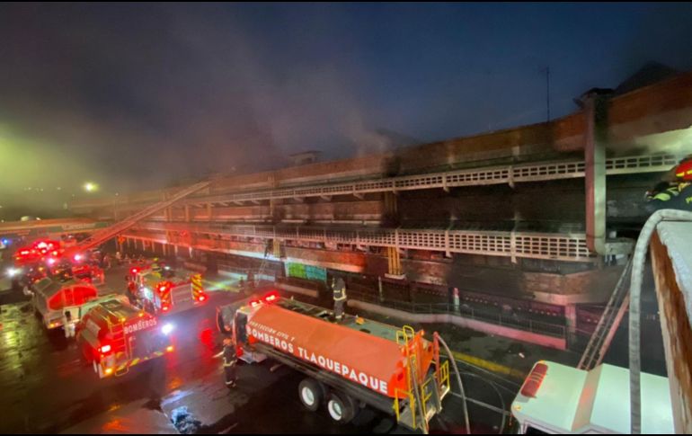 Autoridades afirman que el incendio en el Mercado San Juan de Dios se atendió desde el primer momento. ESPECIAL /