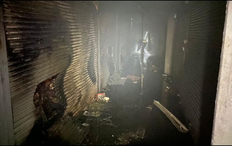 Varios locales fueron afectados por las llamas. ESPECIAL /