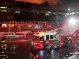 La madrugada de este 31 de marzo se registró un incendio en el Mercado Libertad, también conocido como San Juan de Dios, en Guadalajara. ESPECIAL