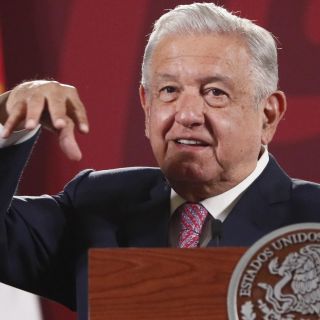 Loret responde a AMLO por "modesta" casona de su hijo