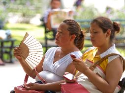 Sugieren evitar la exposición prolongada a la radiación del sol, hidratarse adecuadamente, poner especial atención a enfermos crónicos, niños y adultos mayores, así como atender las indicaciones de las autoridades de Salud. NTX / ARCHIVO