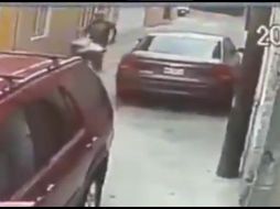 El feminicida abandona el cuerpo en un poste en el municipio de Atizapán, Estado de México. ESPECIAL