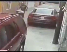 El feminicida abandona el cuerpo en un poste en el municipio de Atizapán, Estado de México. ESPECIAL