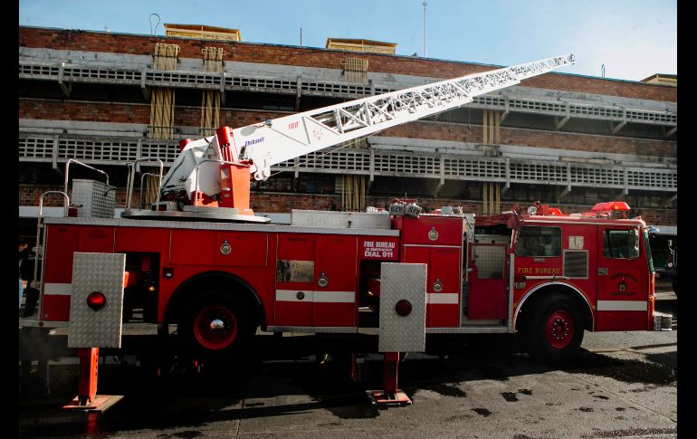 Bomberos de Guadalajara apoyaron para apagar el incendio y revisar las zonas afectadas. EL INFORMADOR / G. Gallo