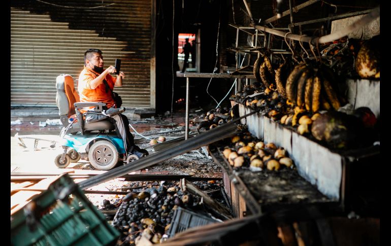 Los locatarios perdieron todo tras el incendio en el mercado.  EL INFORMADOR / G. Gallo