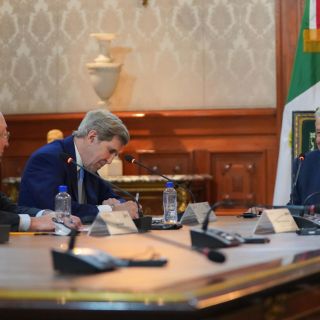 AMLO destaca encuentro "amistoso y benéfico" con John Kerry