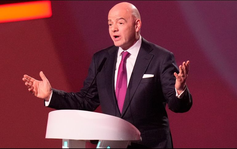 Gianni Infantino durante su discurso en el sorteo que define la fase de grupos del Mundial de Qatar 2022. AP / D. Bandic