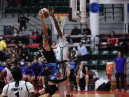 Con 31 puntos, Jordan Loveridge lideró la ofensiva de Astros. TWITTER/AstrosJalisco